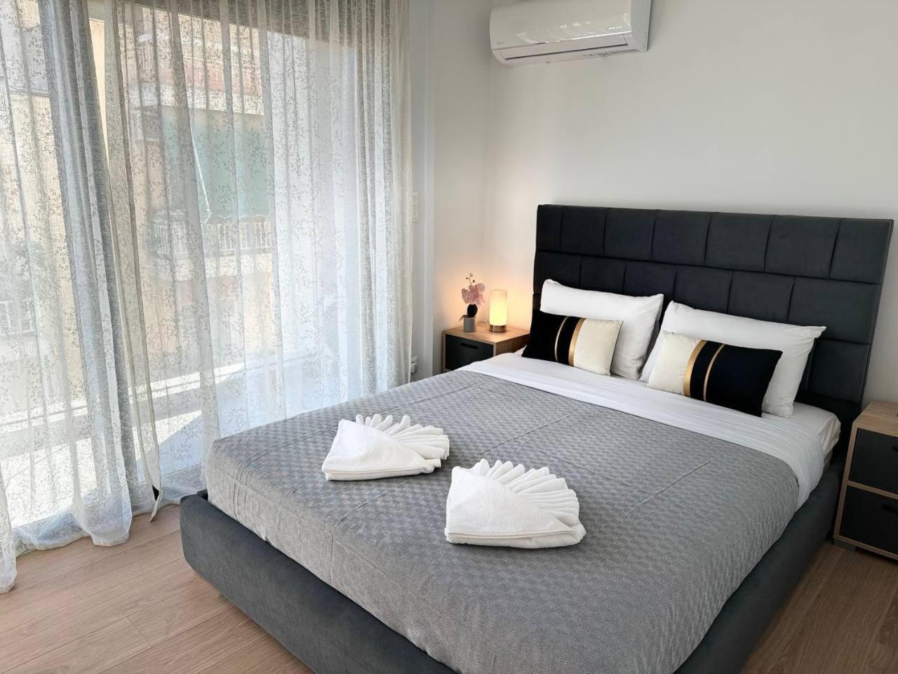 Lux Ampelokipi * Athens