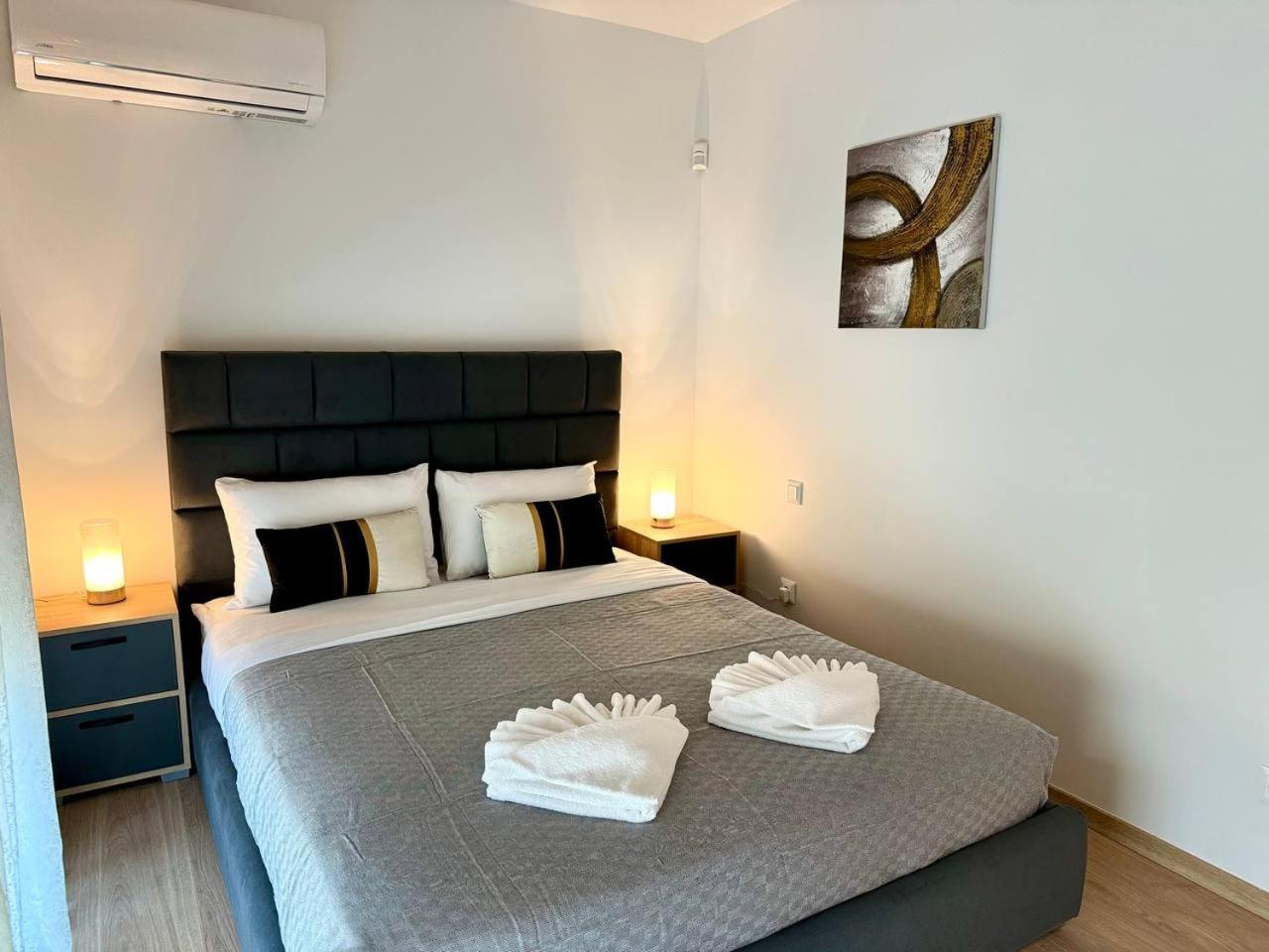 Lux Ampelokipi * Athens